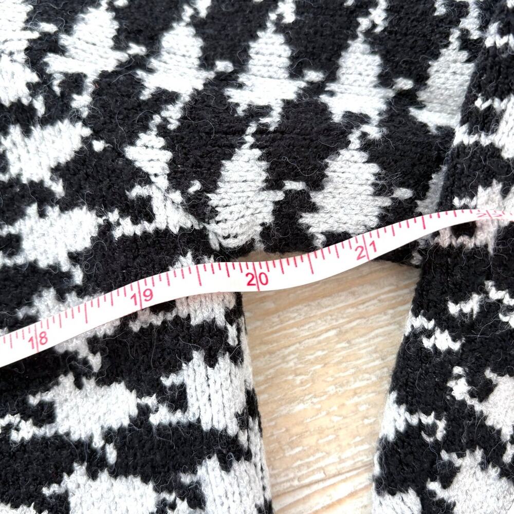 Superdown Felicity Houndstooth‎ Cropped Crewneck Sweater | Black/White M - Picture 6 of 7